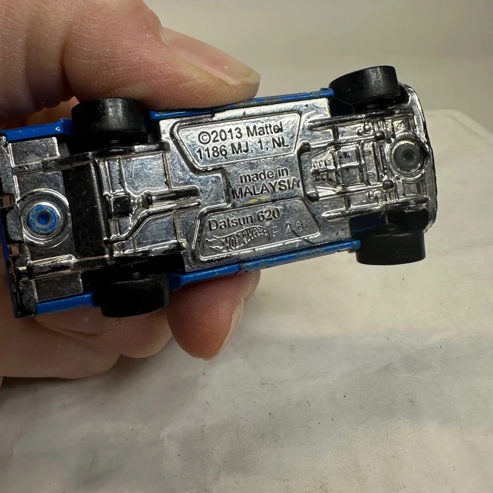 Hot Wheels Datsun 620‎ Blue Pickup Truck Diecast 1:64 HW City 2013 Mattel